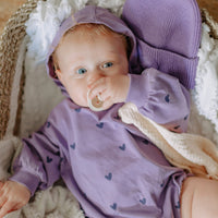 PURPLE HEART-PATTERNED HOODED ONE-PIECE IN SOFT JERSEY ORGANIC COTTON, NEWBORN