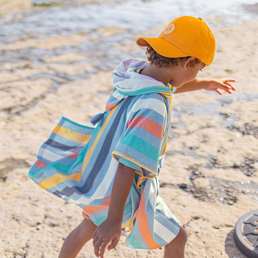 YELLOW CAP WITH ROUNDED PEAK AND EMBROIDERY, CHILD