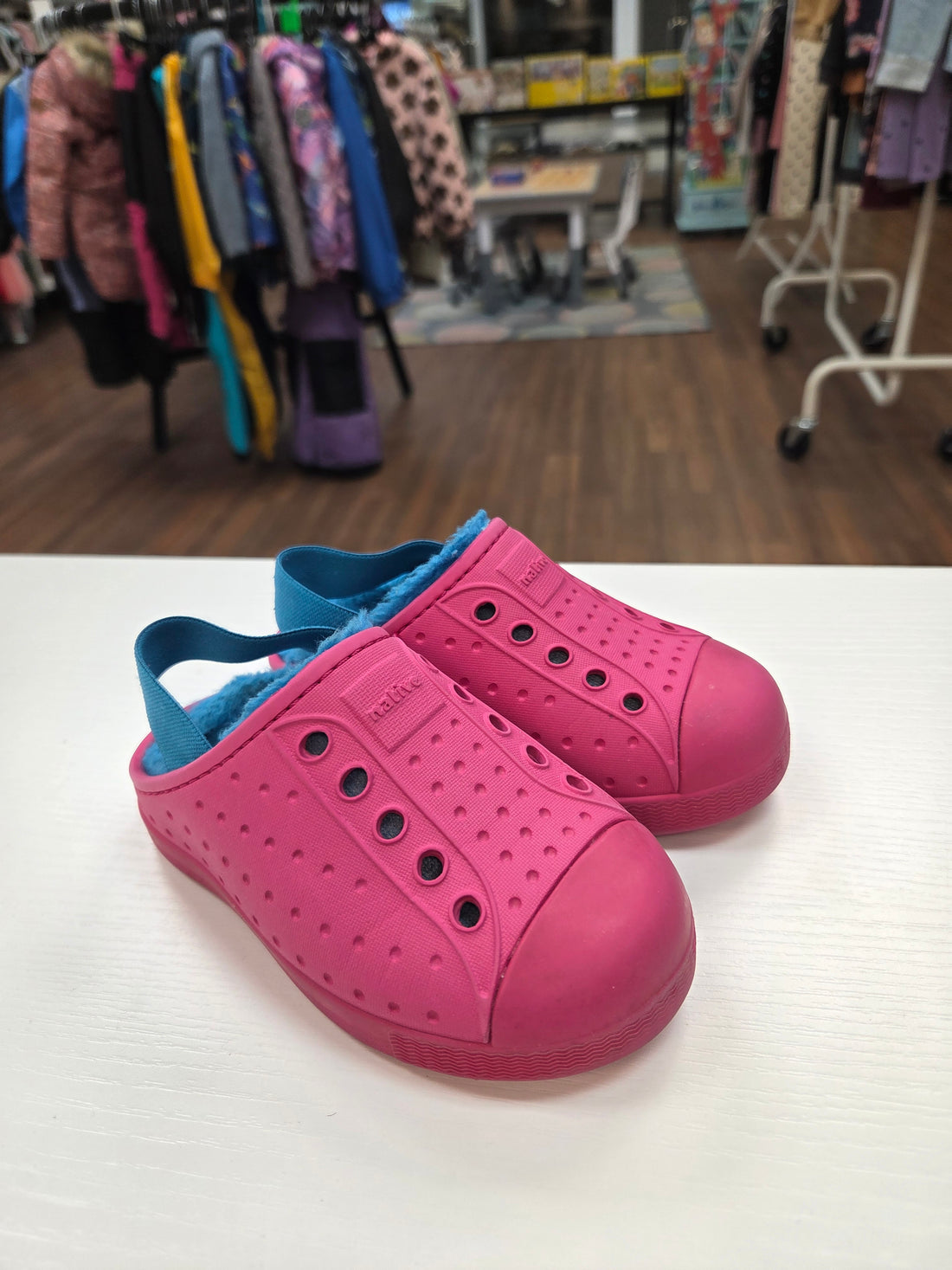 Native shoes - size 7 Pink